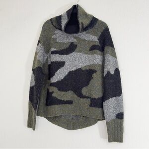 AQUA Knit Camo Print Turtleneck Sweater Green & Black Pullover Mohair Size Small